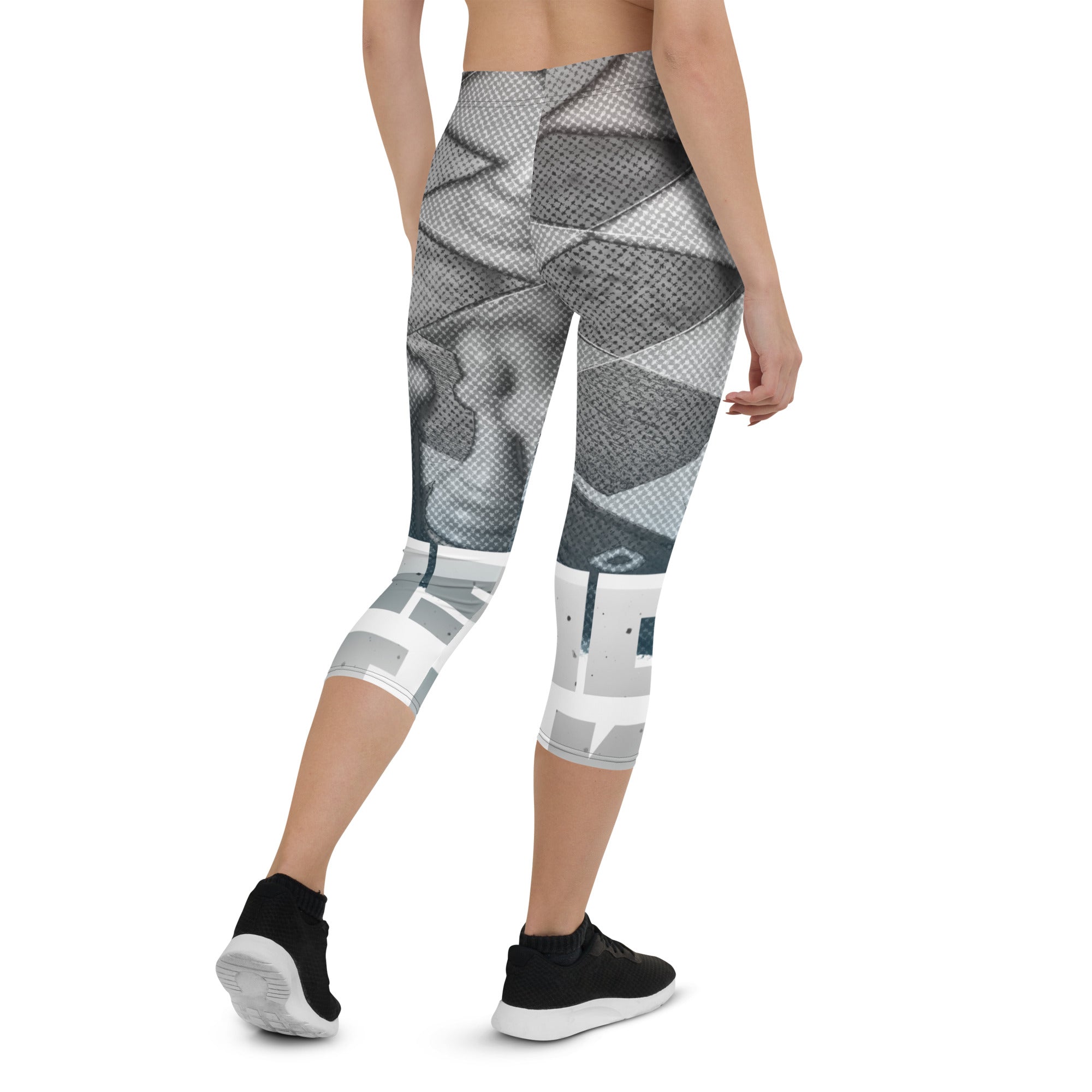 Abstract Octopus - Capri Leggings